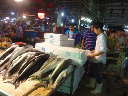 Đêm ở chợ đầu mối lớn nhất Việt Nam