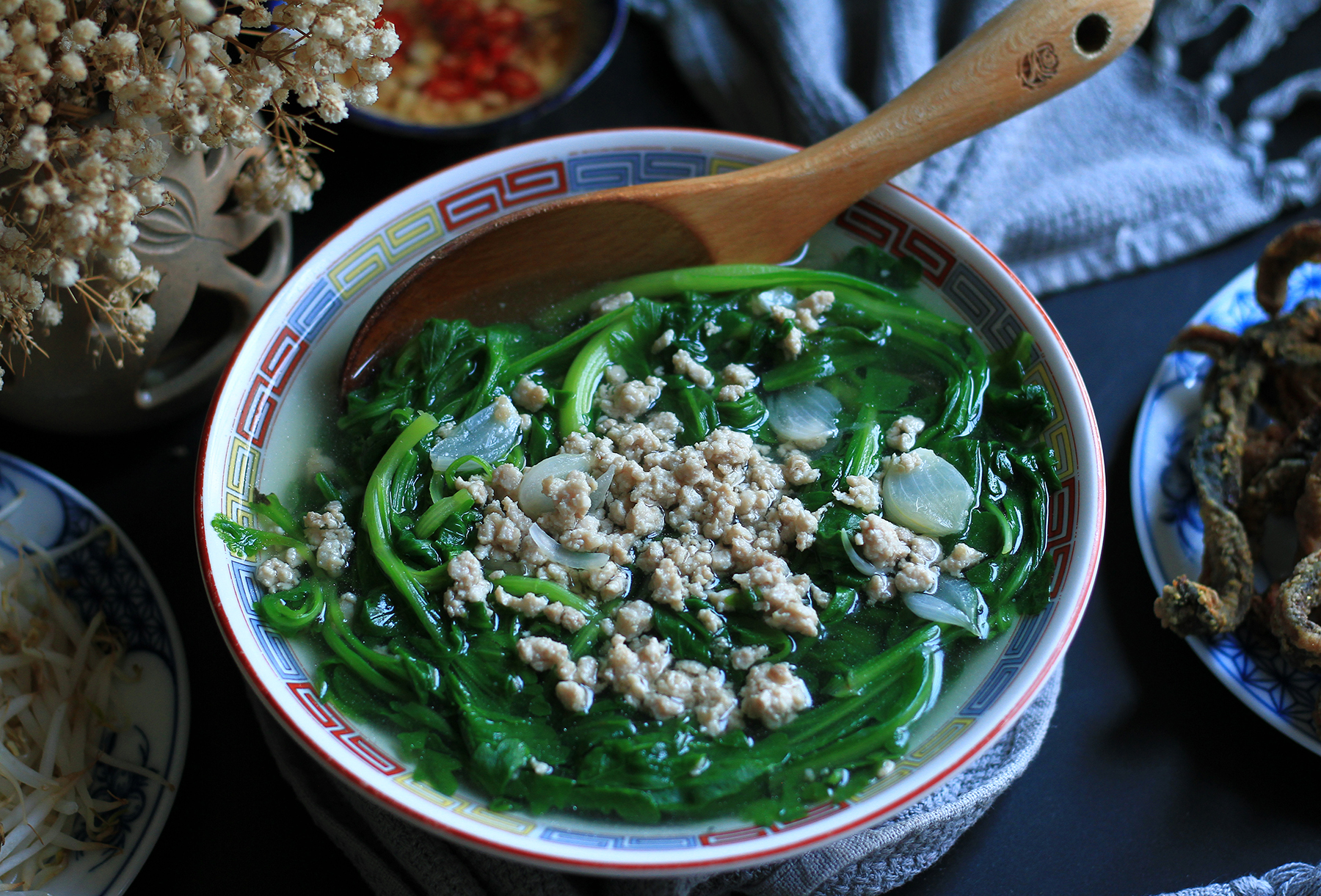 Canh cải cúc thịt băm