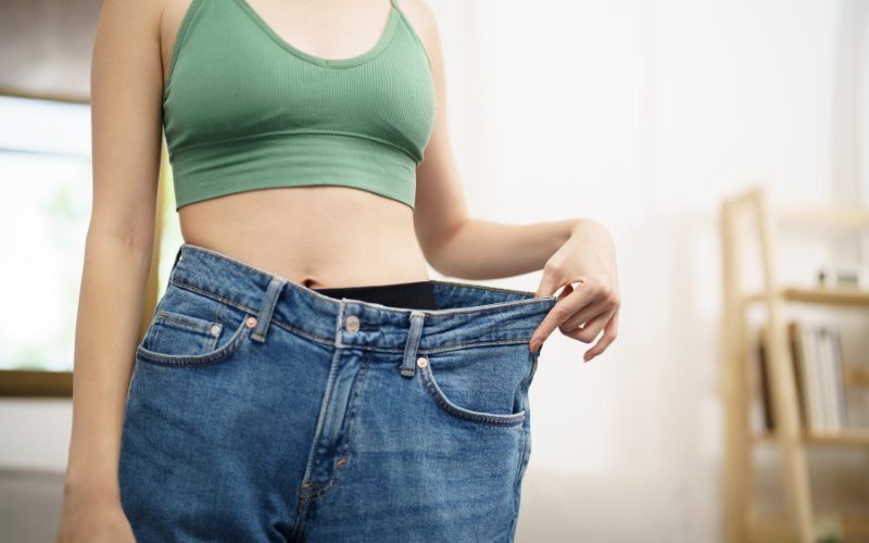 Ức gà cung cấp protein, ít calo, giúp cơ bắp săn chắc và tim mạch khỏe mạnh