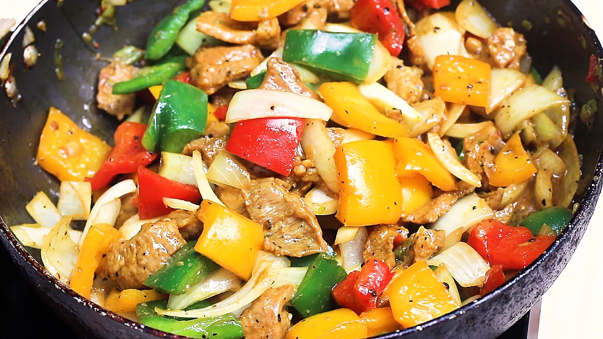 2 cách làm thịt lợn xào ớt chuông thanh ngọt thơm ngon đơn giản dễ làm