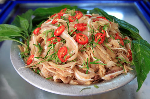 Cách làm món nem tai cuốn lá sung ngon, giòn